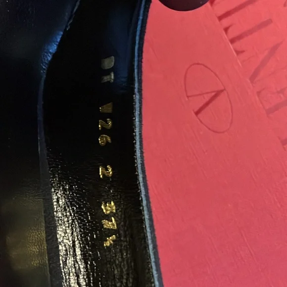 Authentic Valentino pumps with box